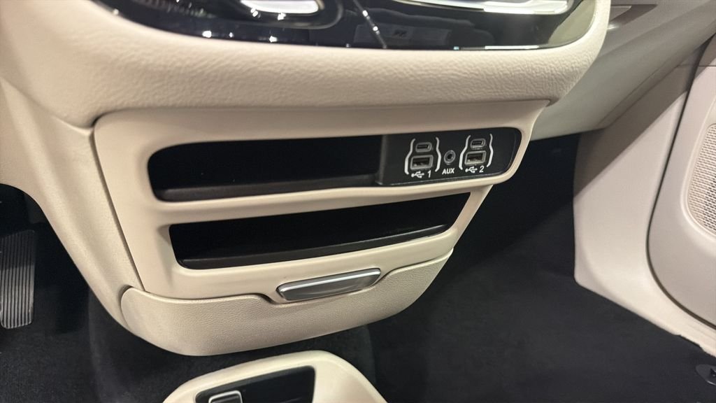 Used 2023 Silver Chrysler Touring L image 22