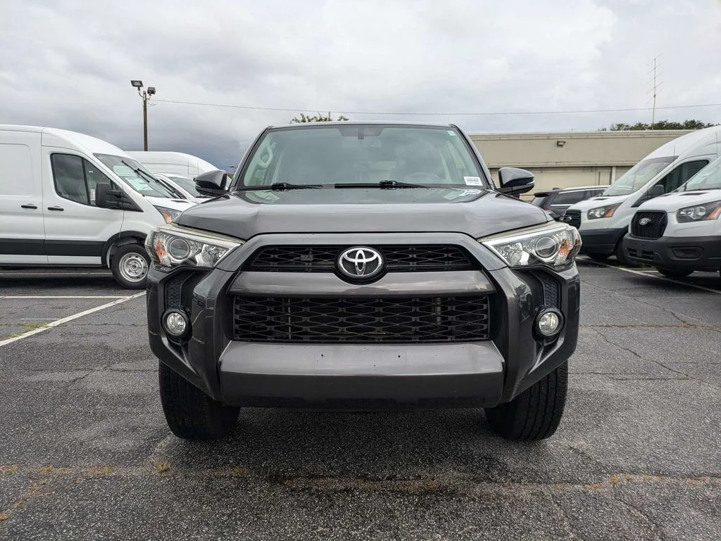 Used 2018 Magnetic Gray Metallic Toyota SR5 Premium image 9