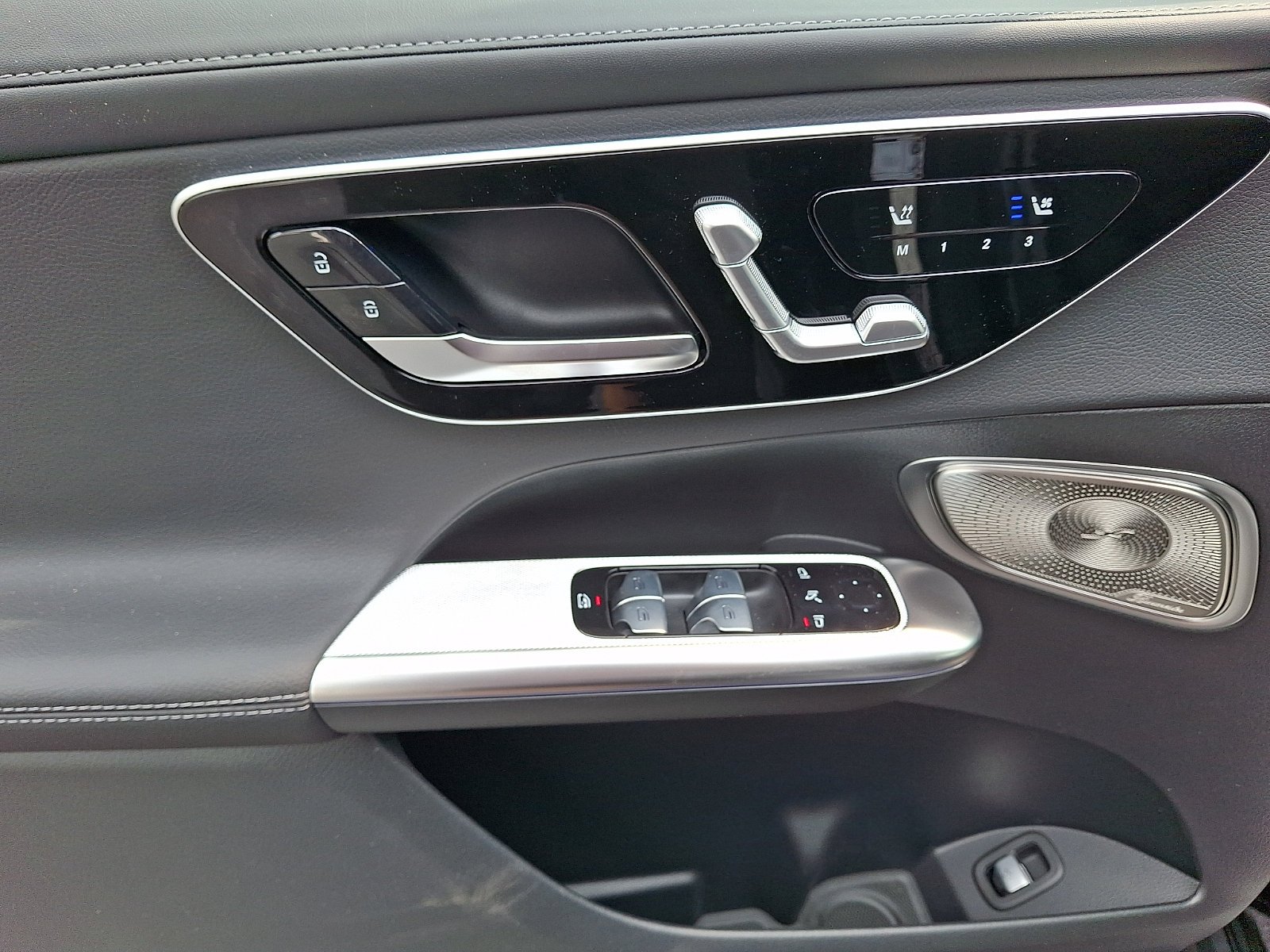 New 2027 Graphite Grey Metallic Mercedes-Benz GLC 300 image 32