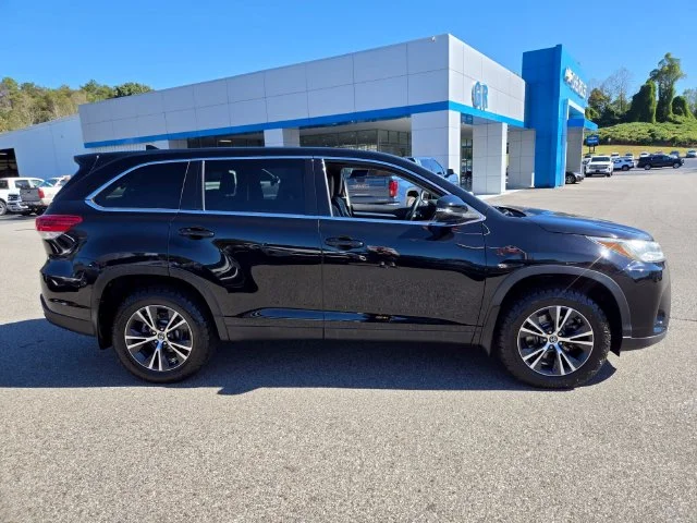 Used 2019 Black Toyota LE Plus image 9
