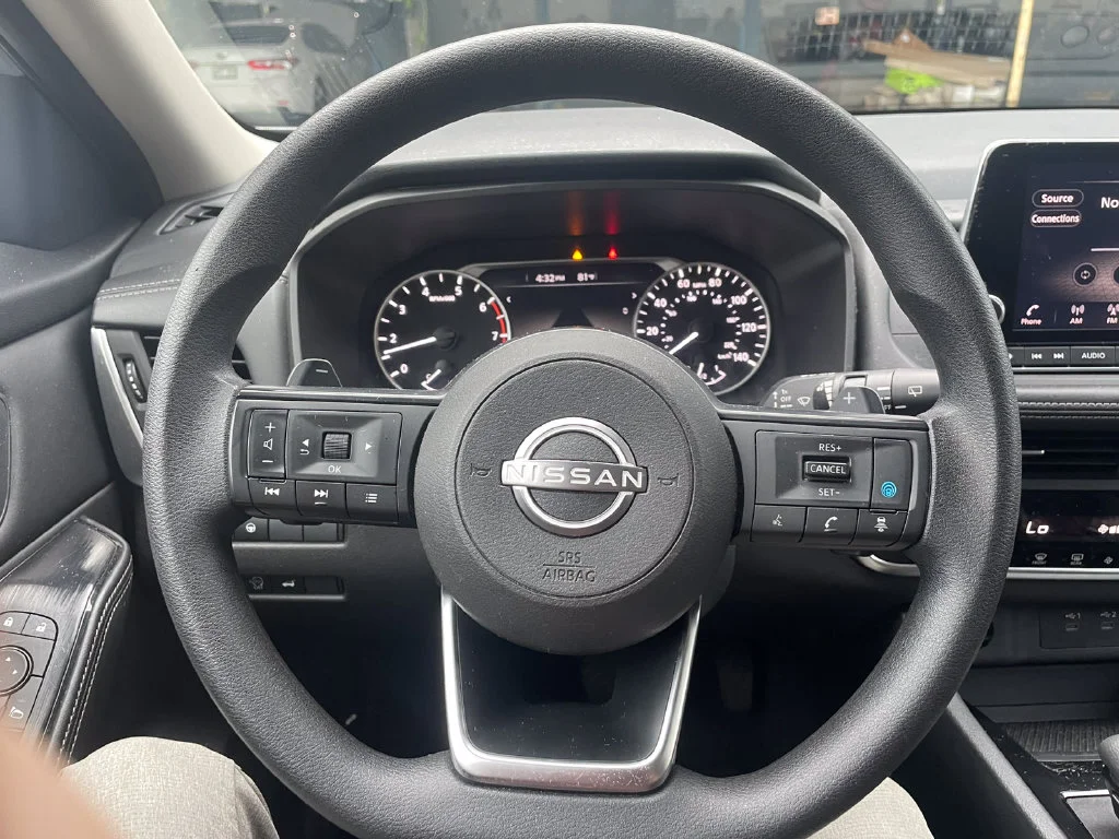 Used 2024 Silver Nissan SV image 9