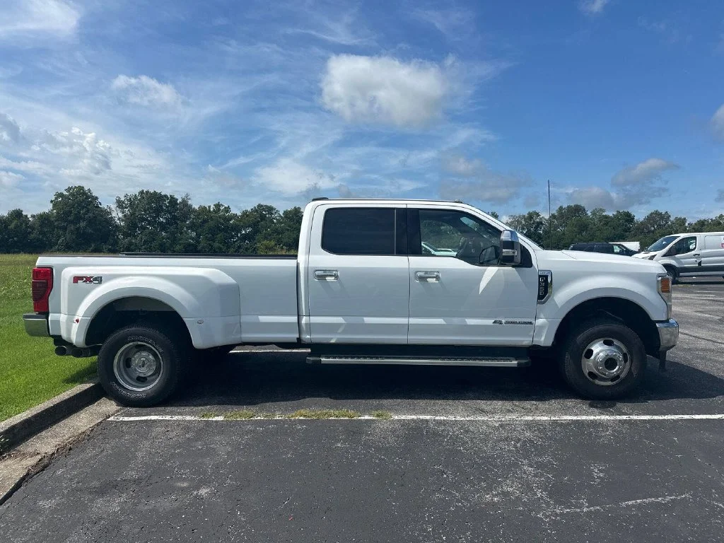 Used 2022 White Ford Lariat image 9