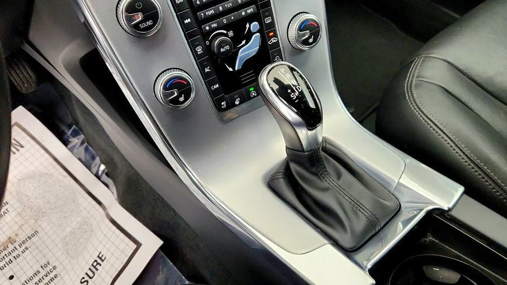 Used 2018 Rich Java Metallic Volvo T5 AWD w/ Convenience & BLIS Packages image 16