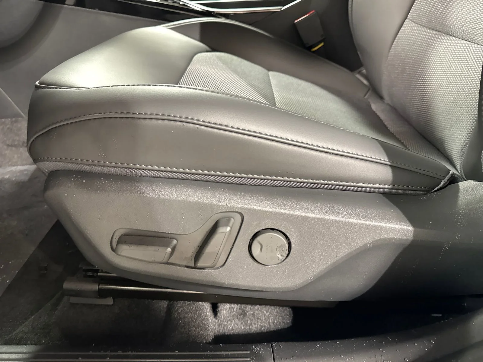 New 2026 Gray Kia Wind image 11