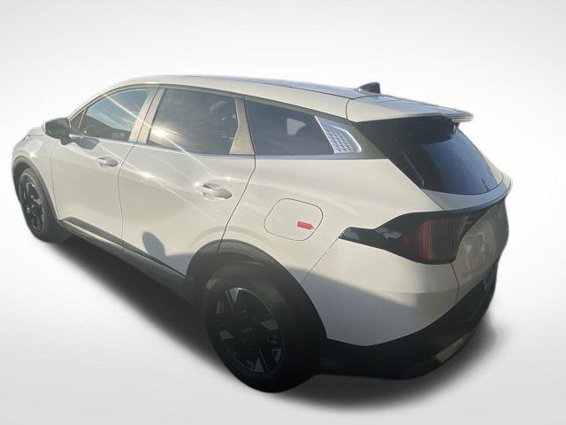 Used 2026 White Kia LX image 7