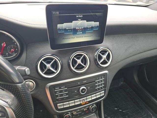 Used 2018 White Mercedes-Benz GLA 250 image 37
