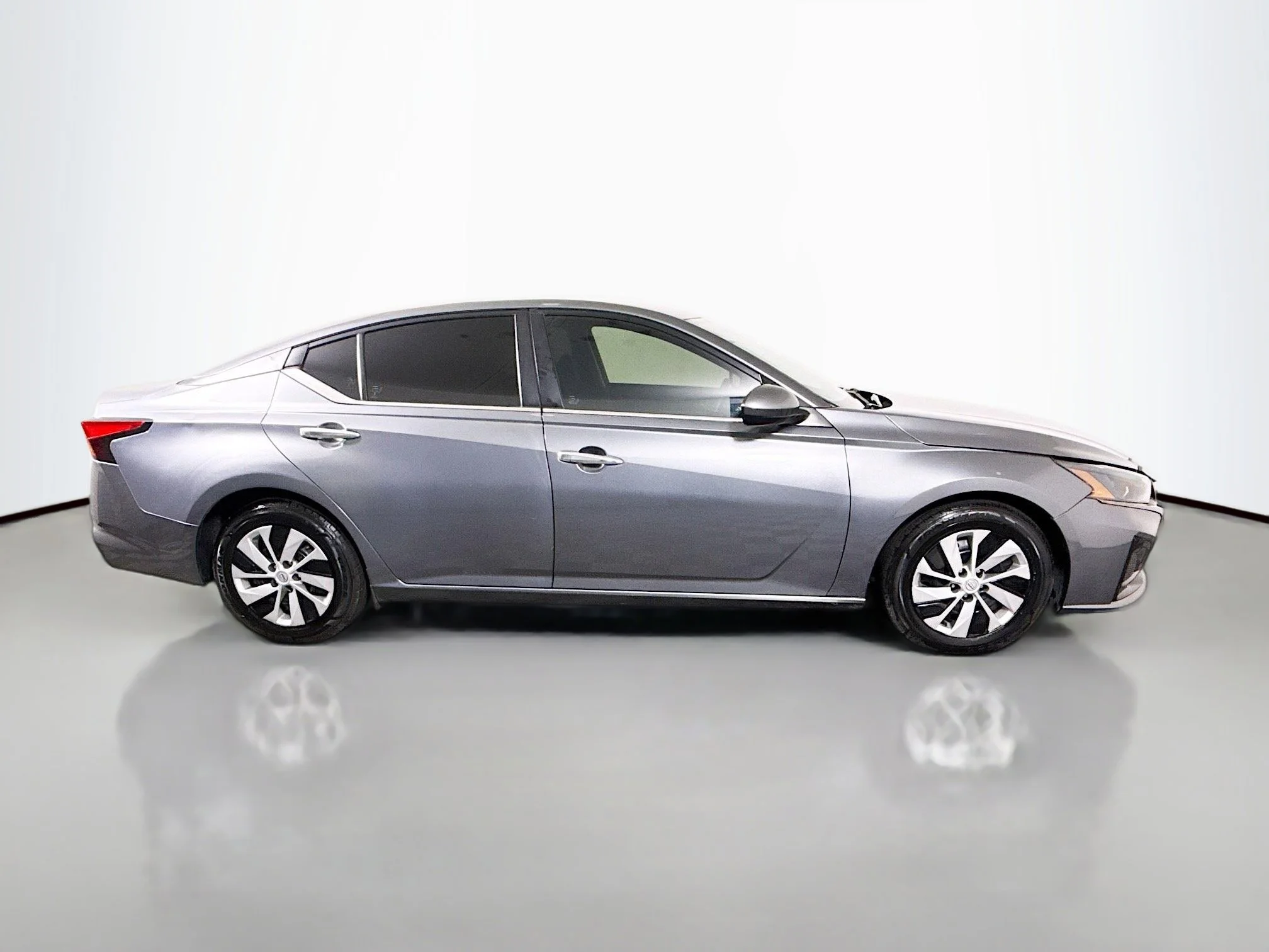 Used 2023 Gun Metallic Nissan 2.5 S image 8