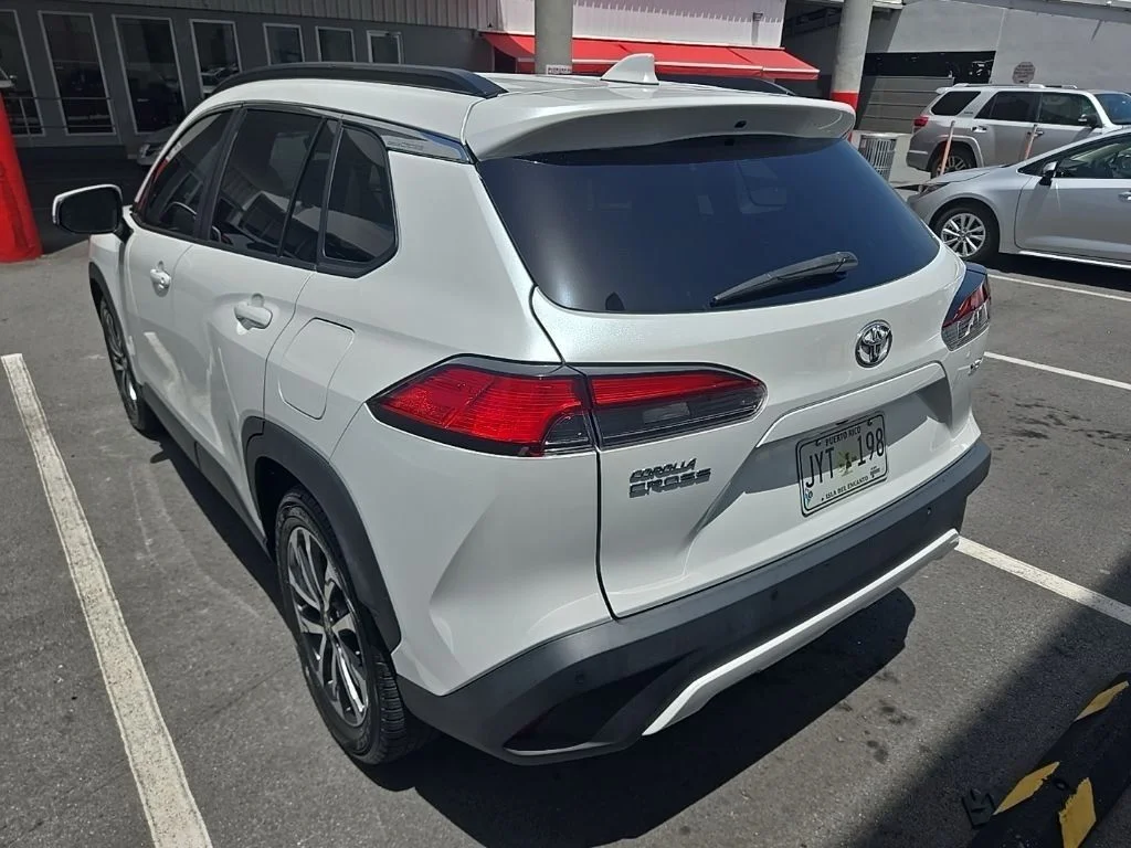 Used 2022 Beige Toyota XLE image 8