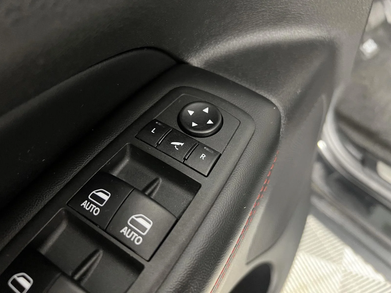 Used 2021 Diamond Black Crystal Pearlcoat Jeep Trailhawk image 13