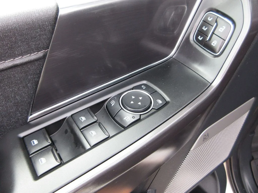 New 2026 Star White Metallic Tri-Coat Ford Lariat image 10
