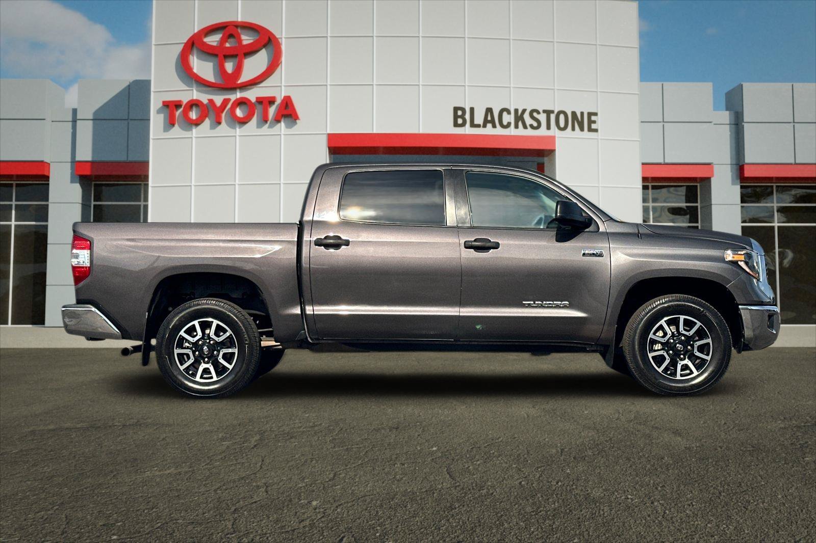 Used 2015 Magnetic Gray Metallic Toyota SR5 image 2