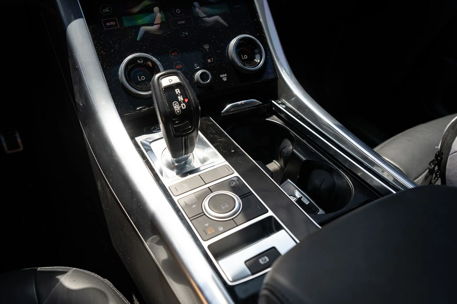 Used 2022 Black Land Rover HSE Silver Edition image 27