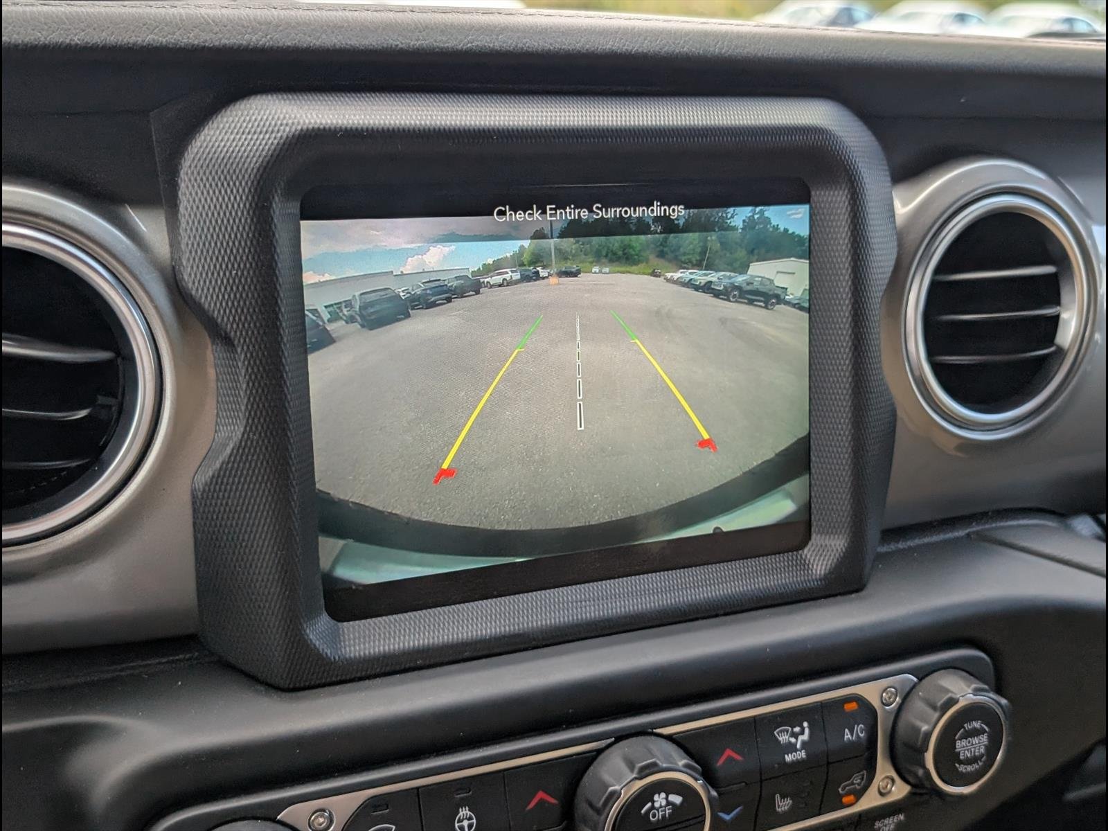 2020 Jeep Wrangler Unlimited Sahara - Photo 16