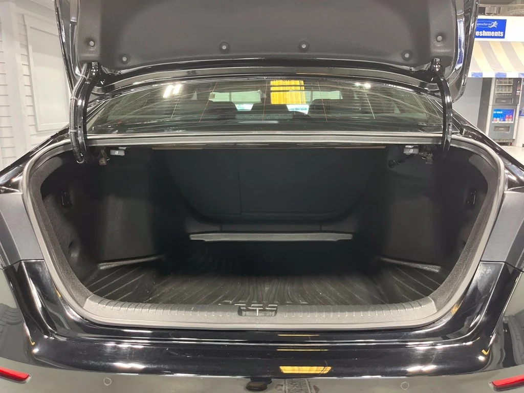 Certified Used 2025 Crystal Black Pearl Honda HYBRID TOURING image 34