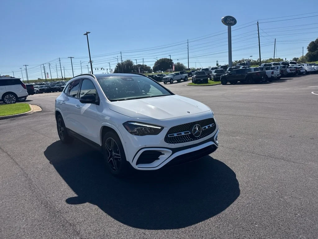 Used 2025  Mercedes-Benz GLA 250 image 1