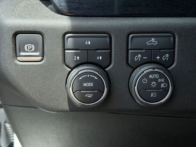 Used 2025 White Chevrolet LT image 30