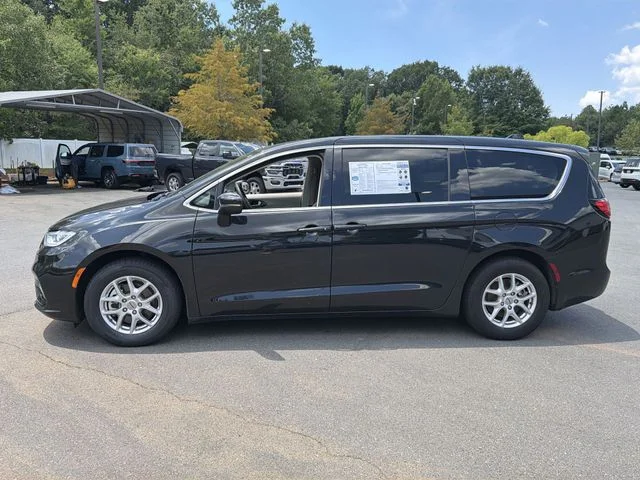 Used 2023 Black Chrysler Touring L image 10