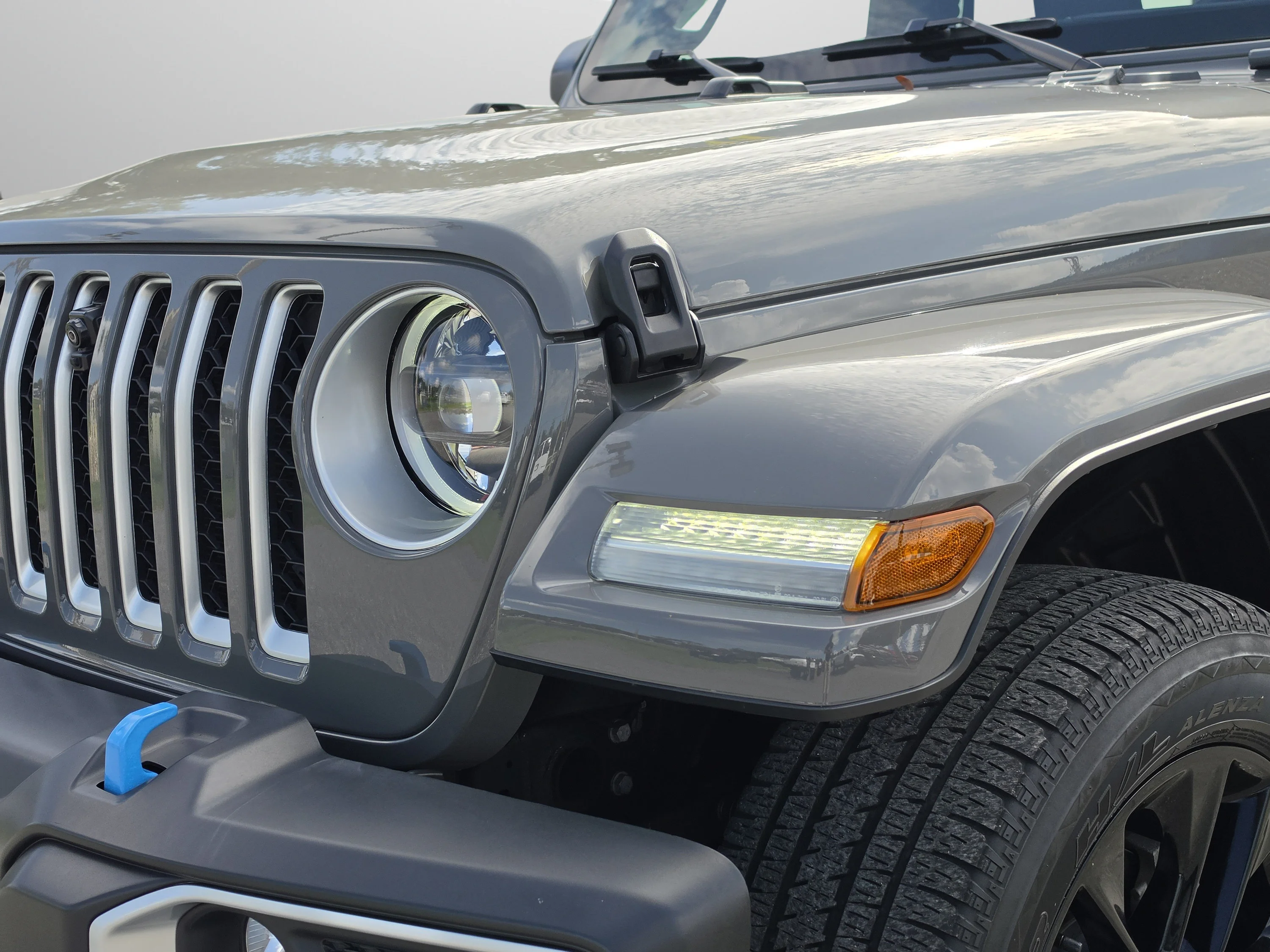 Used 2023 Sting-Gray Clearcoat Jeep Sahara image 13