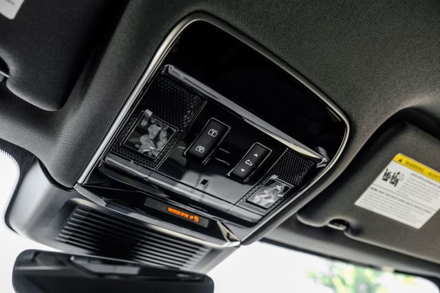 New 2026  Land Rover SE image 36