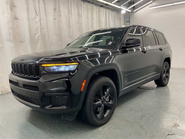 Used 2023 Black Jeep Altitude image 4