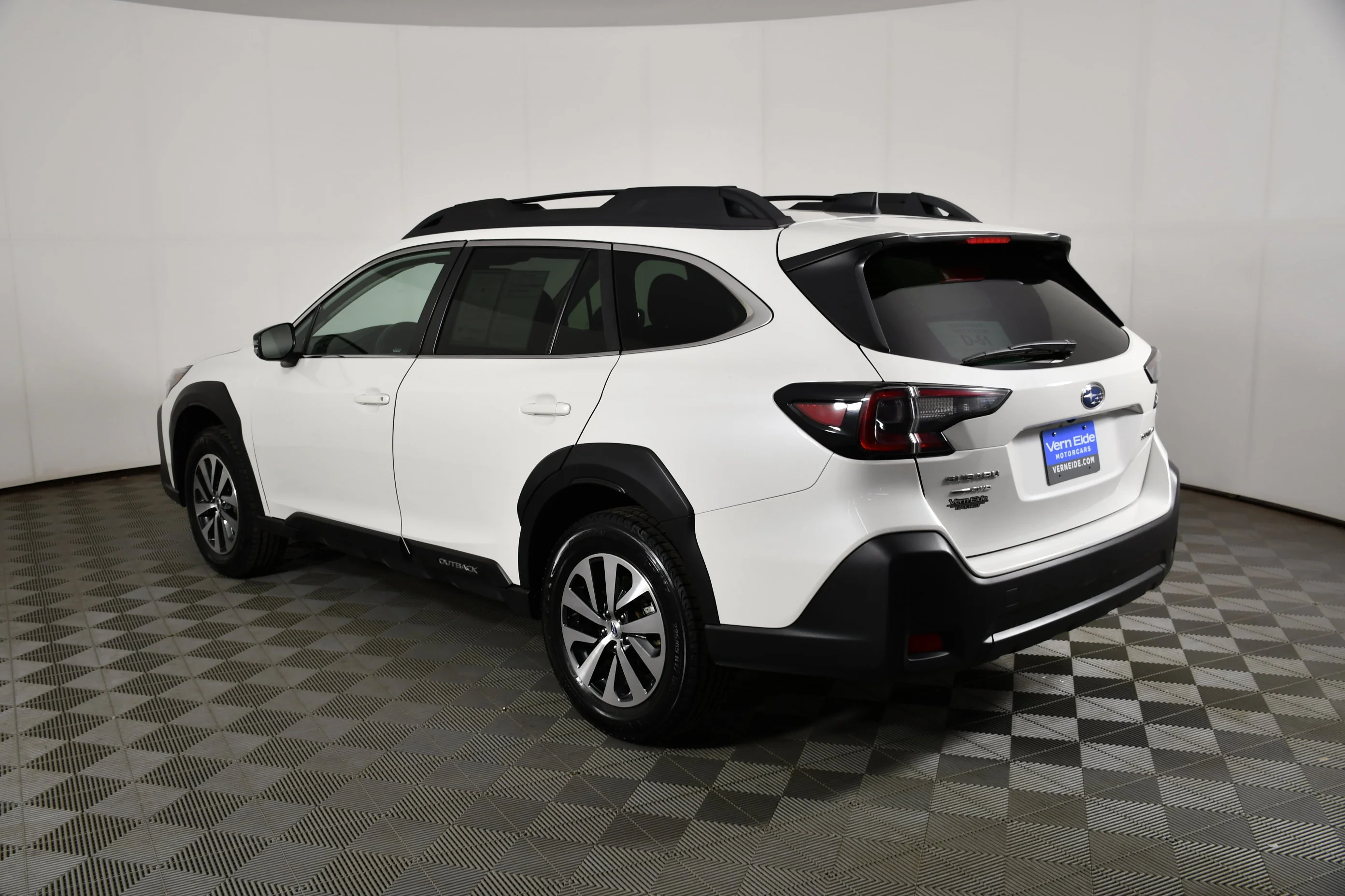 Used 2024 Crystal White Pearl Subaru Premium image 8