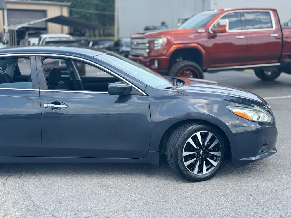 Used 2018 Storm Blue Nissan 2.5 SV image 10