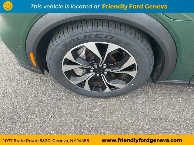 Used 2024 Eruption Green Metallic Ford Select image 9