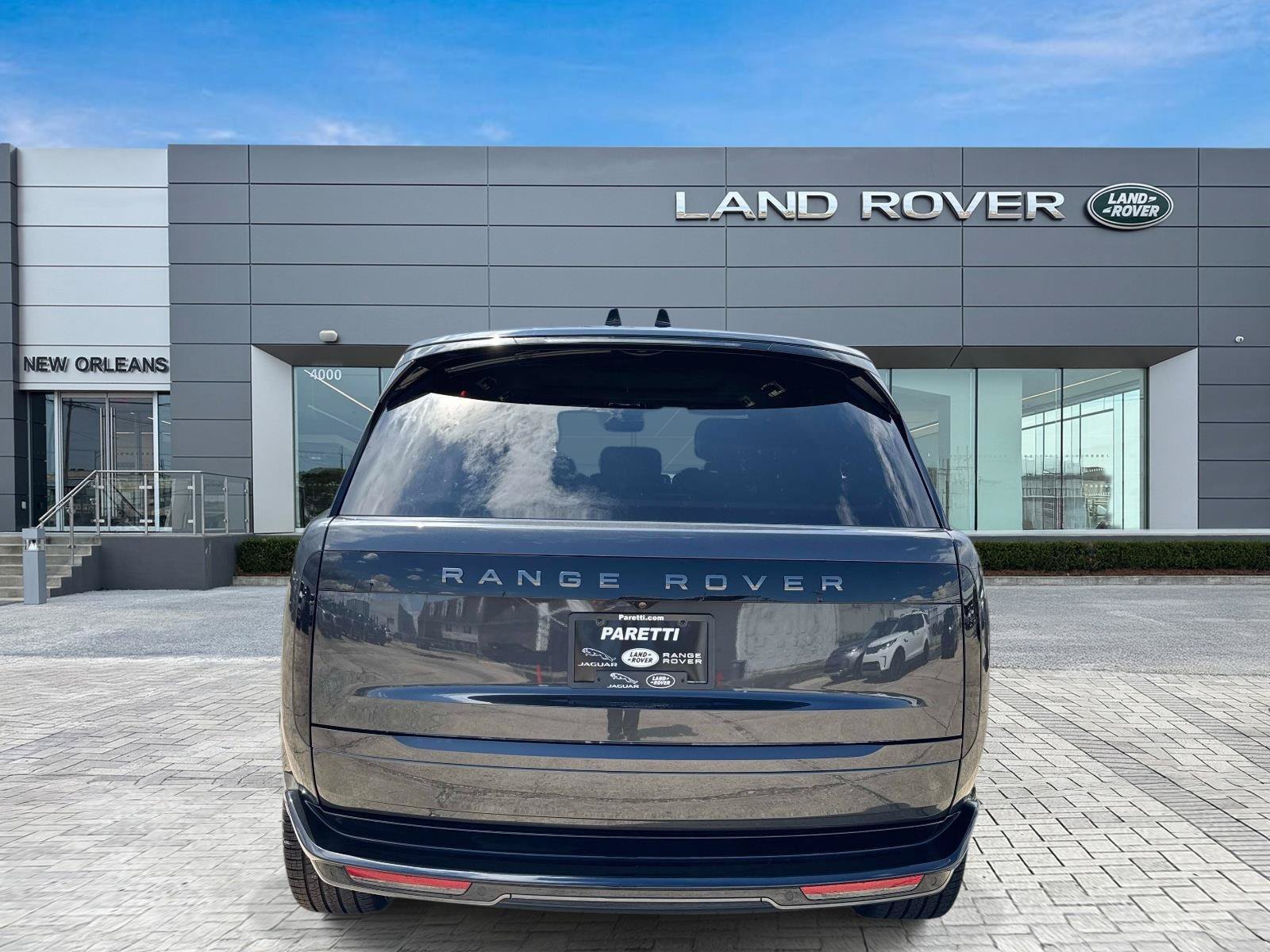 New 2027 Carpathian Grey Land Rover SE image 6