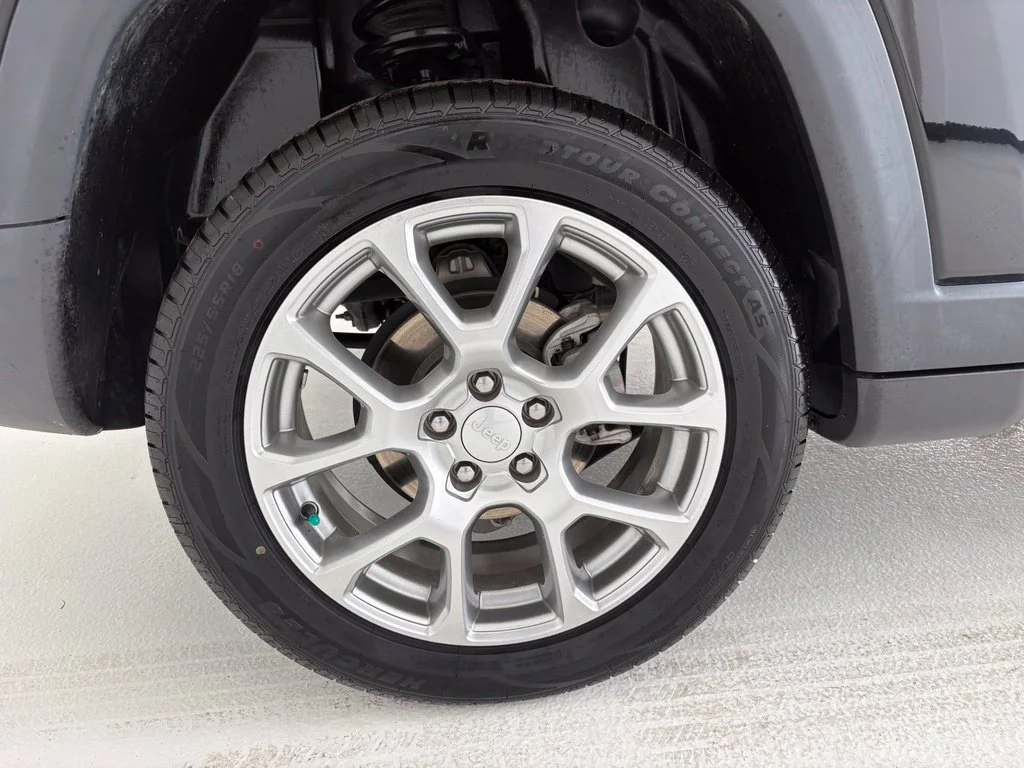 Used 2024 Black Jeep Latitude Lux image 21