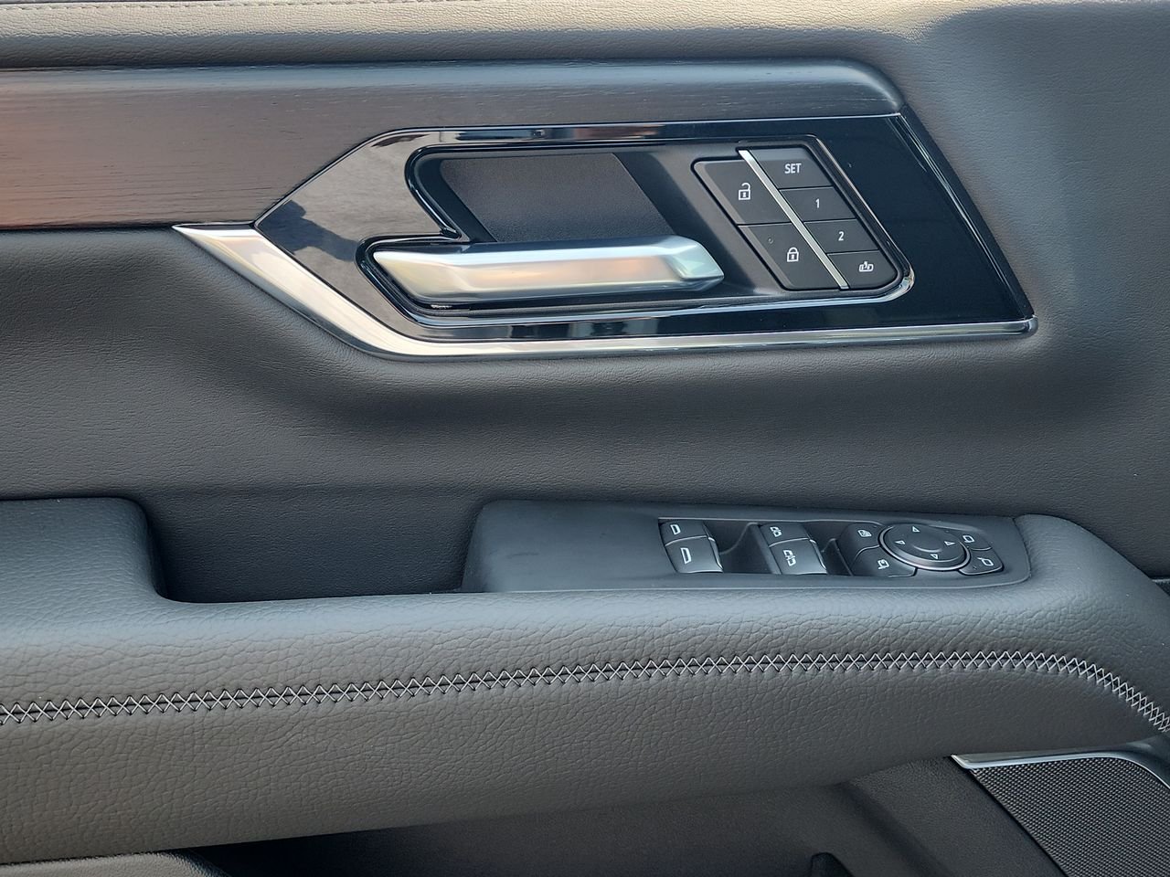 2026 GMC Yukon Denali - Photo 13