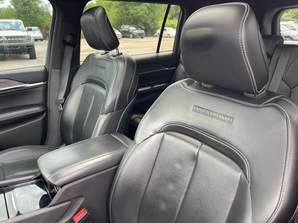 Certified Used 2022 Velvet Red Pearlcoat Jeep Overland image 6