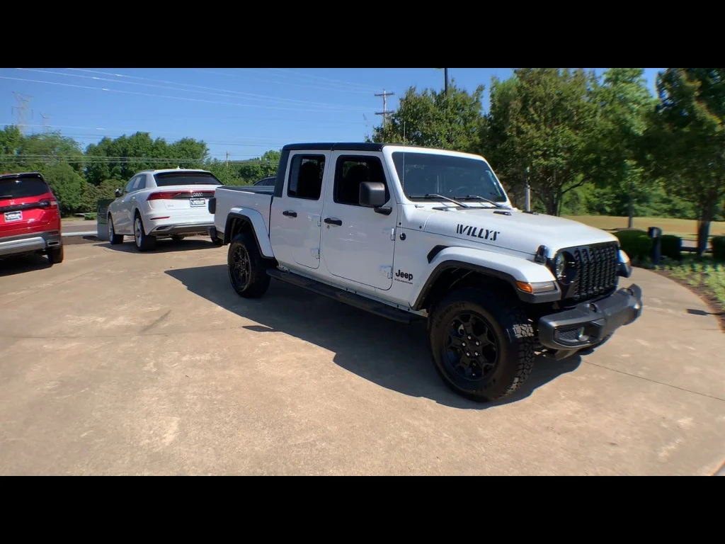Used 2023 BRGHTWHT/BLACK Jeep Willys image 2
