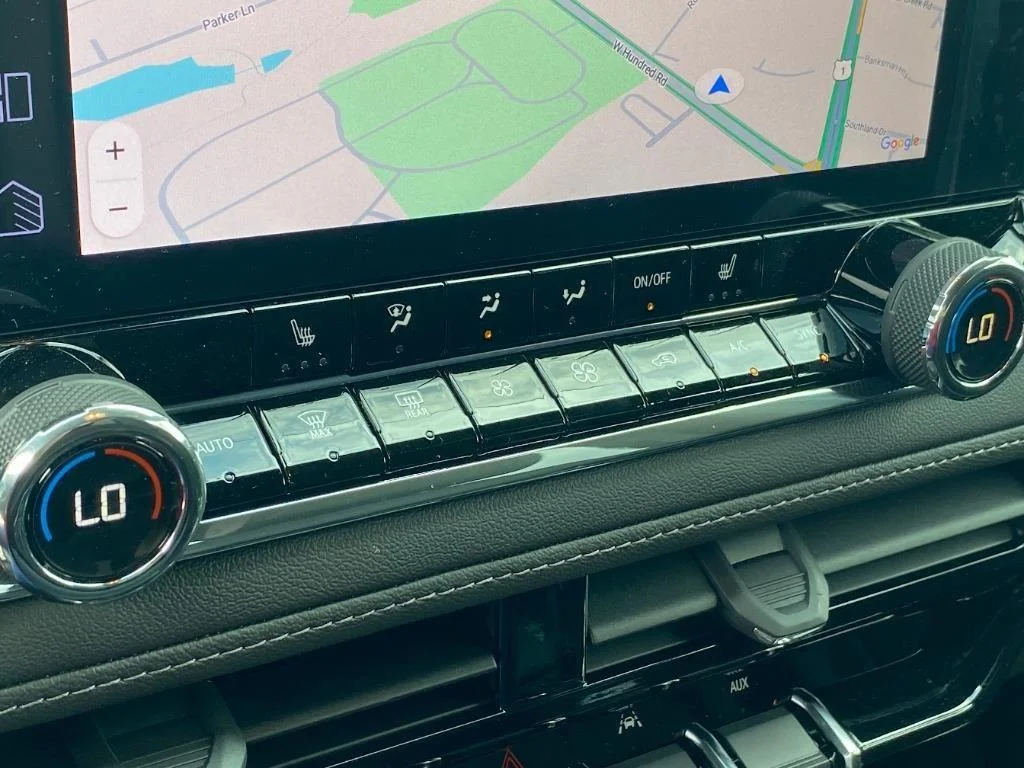 2025 Chevrolet Colorado LT - Photo 18