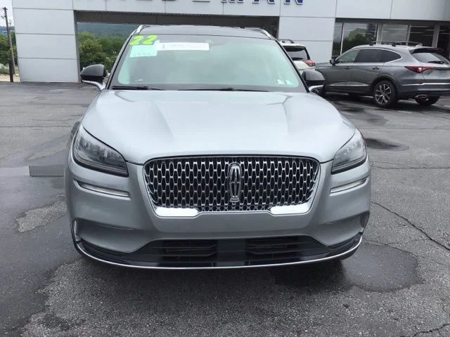 Certified Used 2022 Silver Radiance Metallic Lincoln Standard image 3