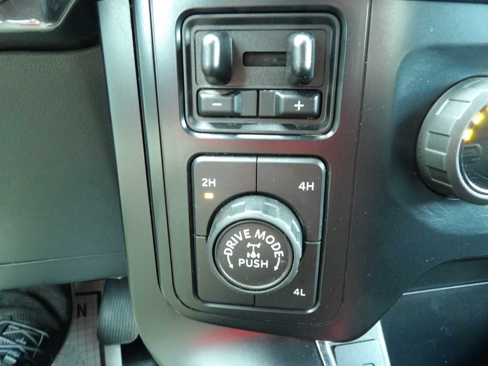 Used 2023 Oxford White Ford XL image 19
