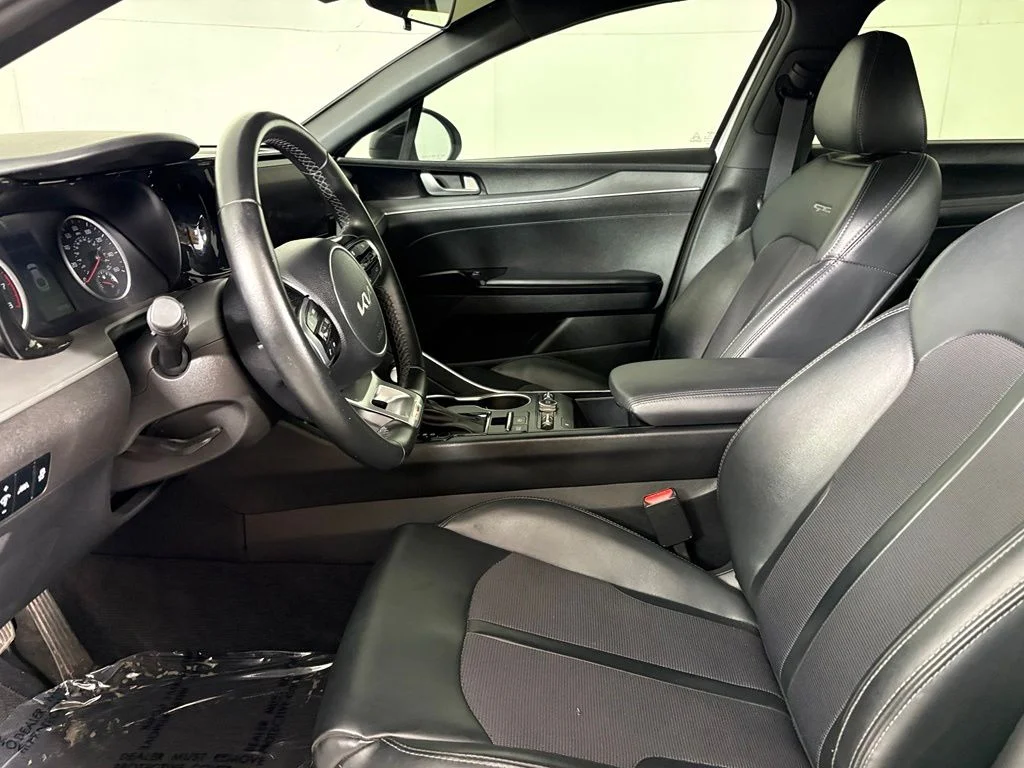 Used 2022 White Kia GT-Line image 21