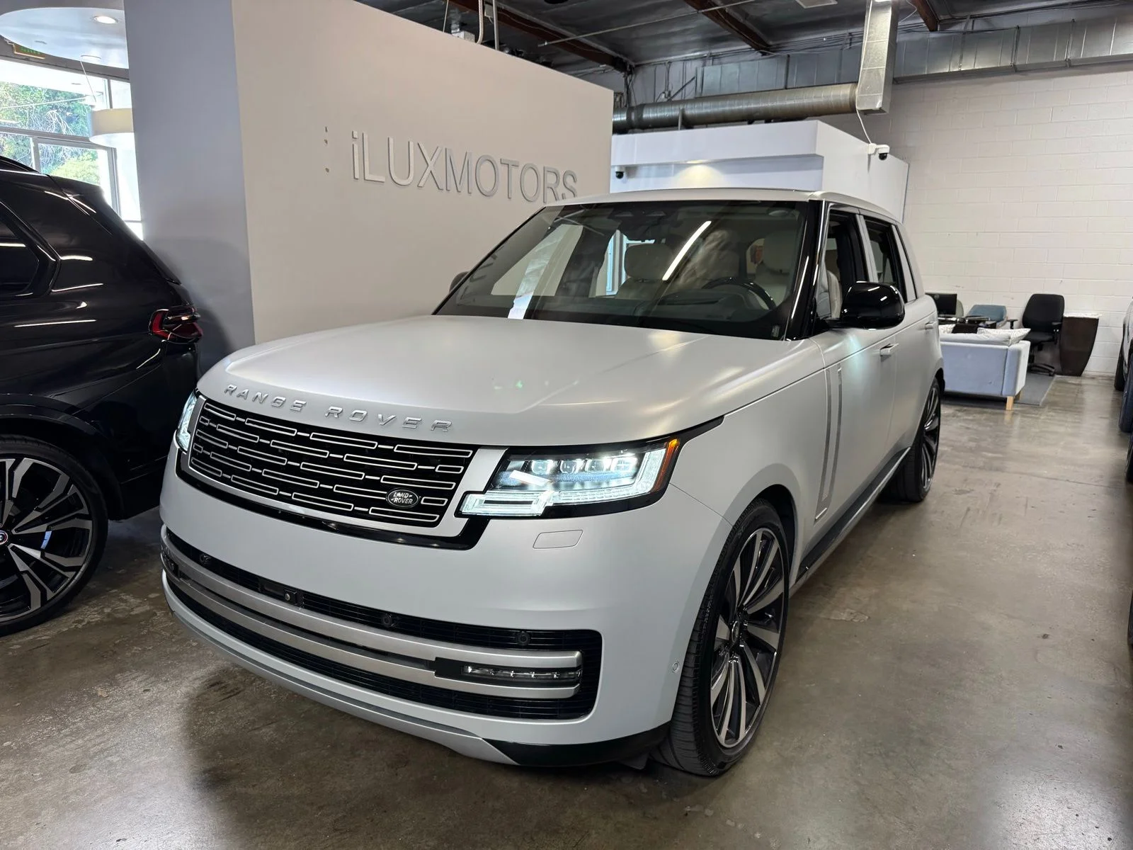 2025 Land Rover Range Rover 4.4 Autobiography LWB 5's photo