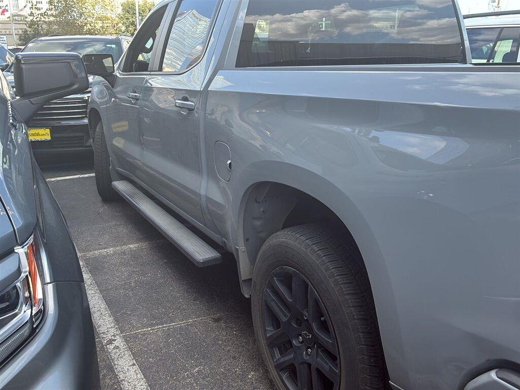 2024 Chevrolet Silverado 1500 photo 2 of 4