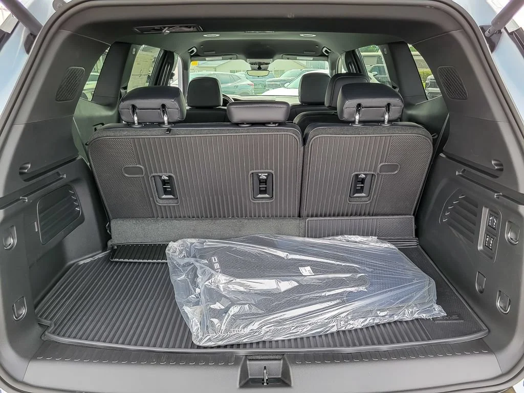 2026 GMC Acadia Denali - Photo 18