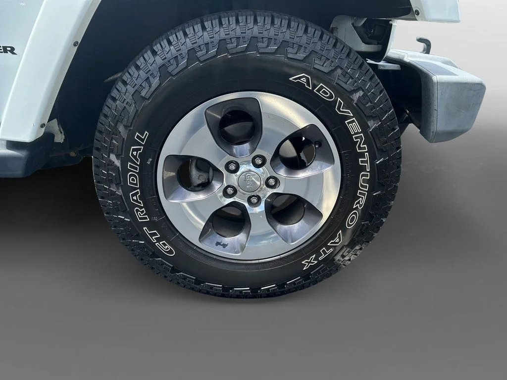 Used 2016 White Jeep Sahara image 16