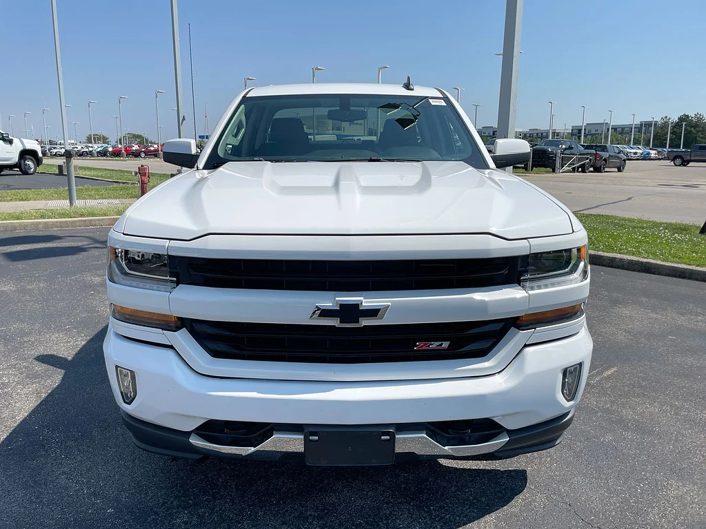 Used 2019 Summit White Chevrolet LT image 28