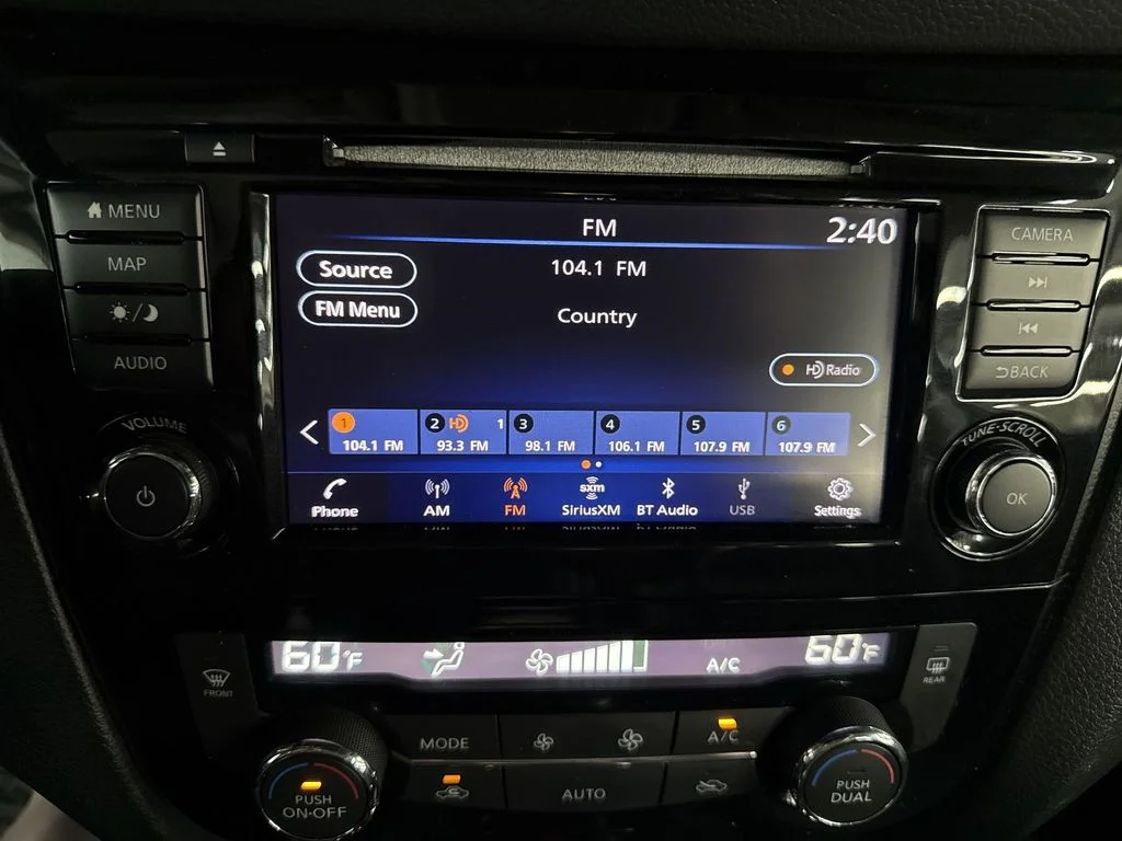 Used 2019 Gun Metallic Nissan SL image 27