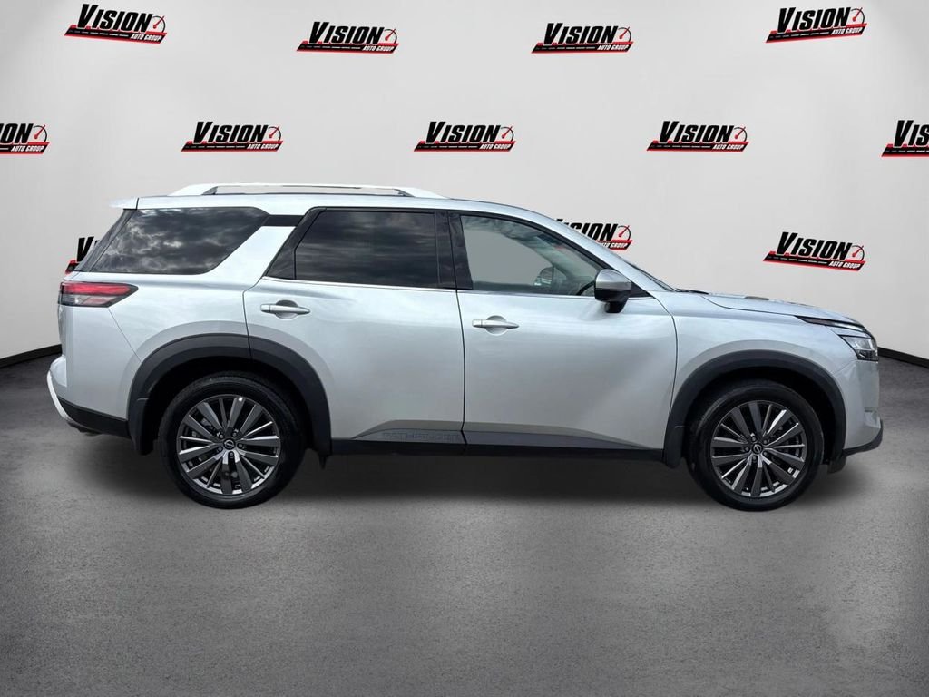 Used 2023 Silver Nissan SL image 4