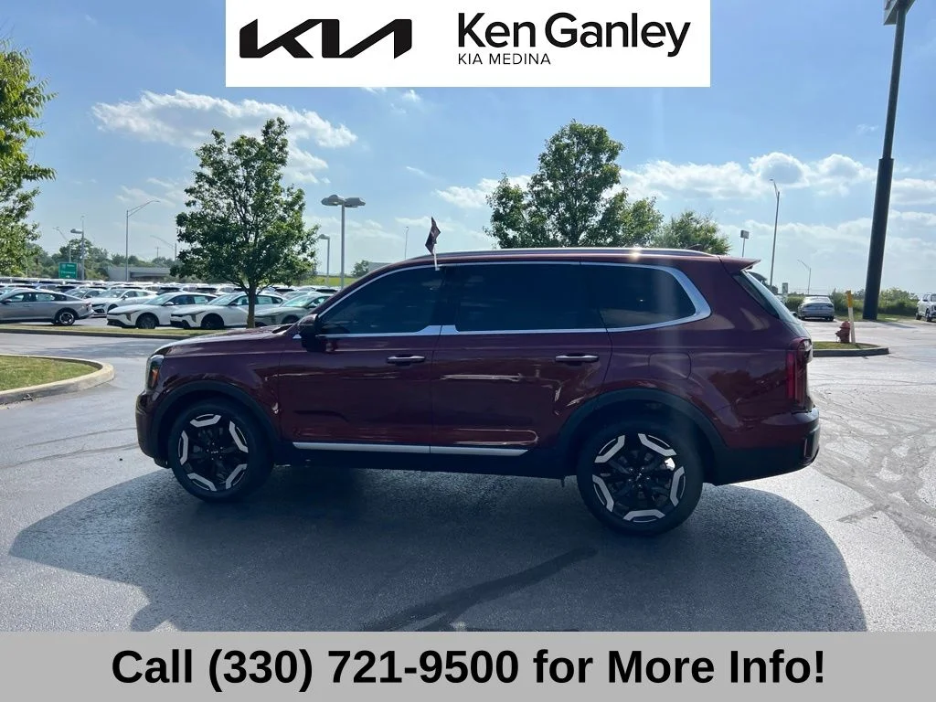 Used 2024 Red Kia S image 16