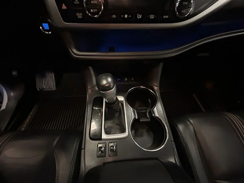 Used 2017 Celestial Silver Toyota XLE V6 image 11