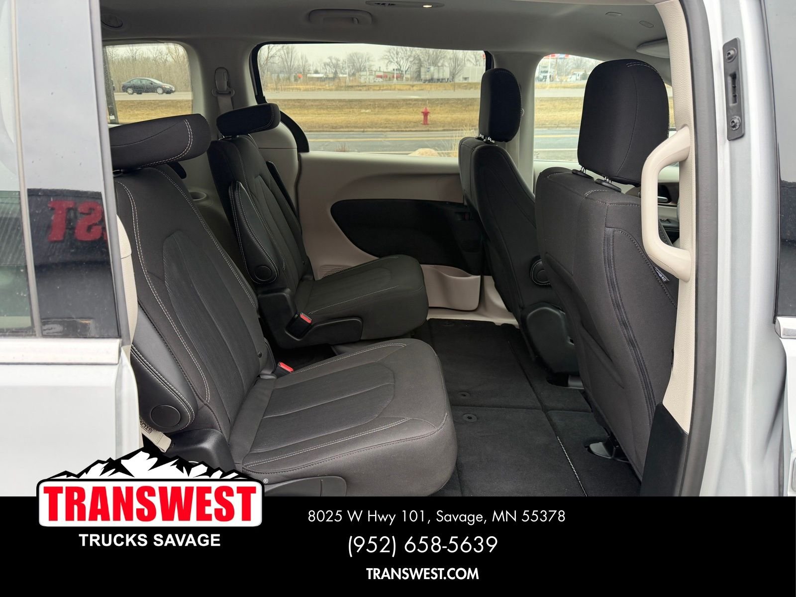 Used 2024 Silver Chrysler LX image 19