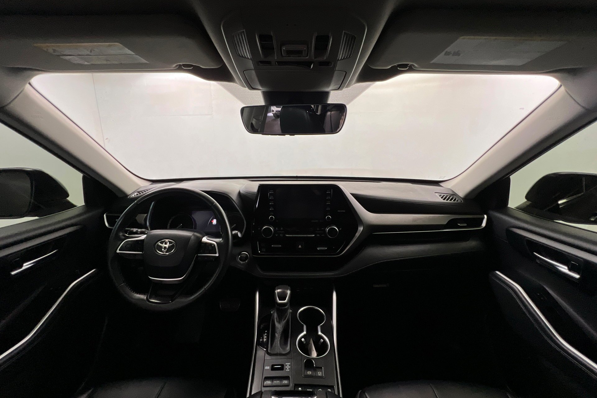 Used 2022 Gray Toyota XLE image 10