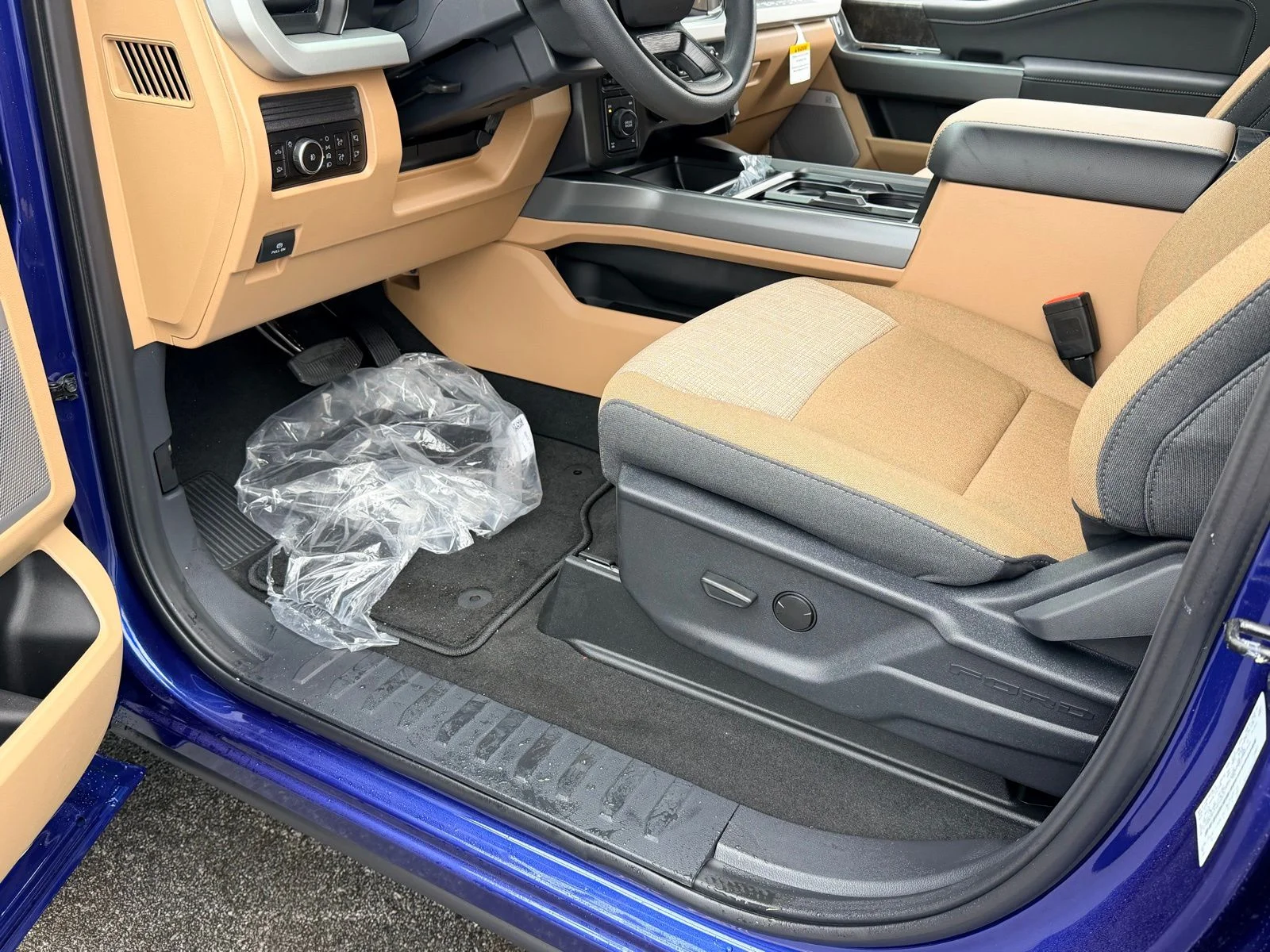 New 2026 Blue Ford XLT image 17