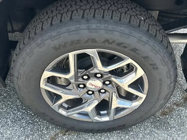 2026 GMC Sierra 1500 SLT - Photo 17