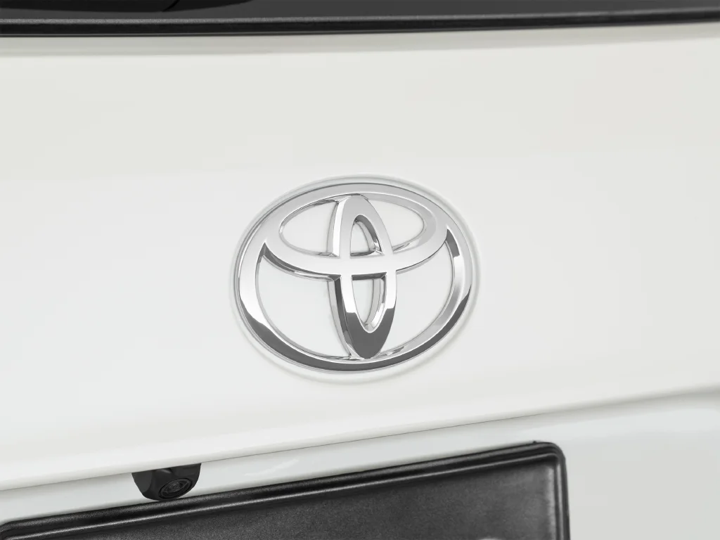 Used 2020 White Toyota XLE image 62